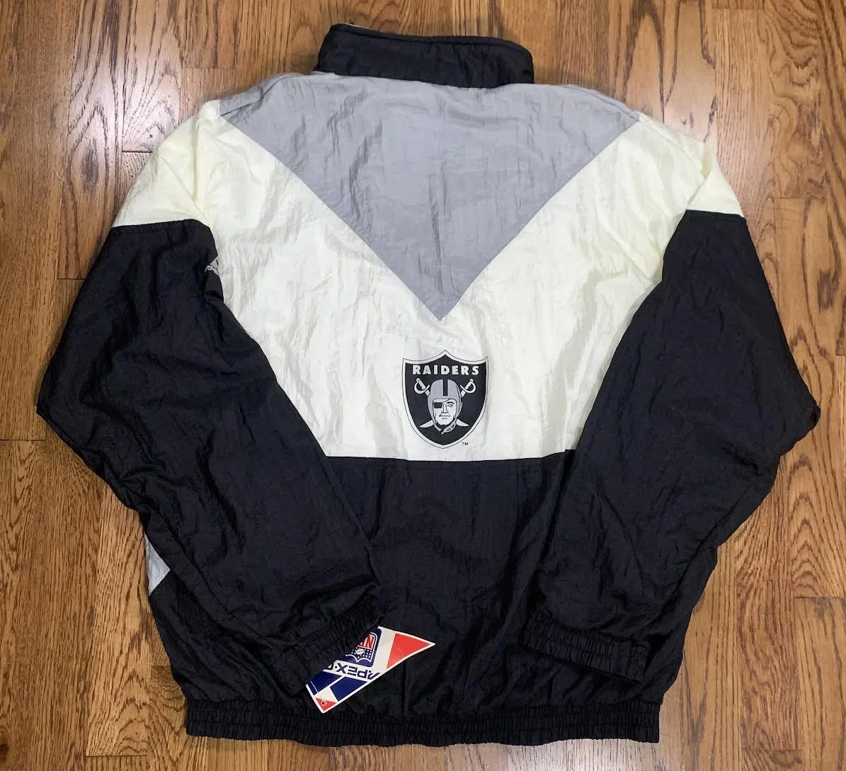 レアヴィンテージRAIDERS薄手ナイロンウォームアップジャケットシュ Vintage Apex Raiders Windbreaker (Size M) NWT — RootsBK